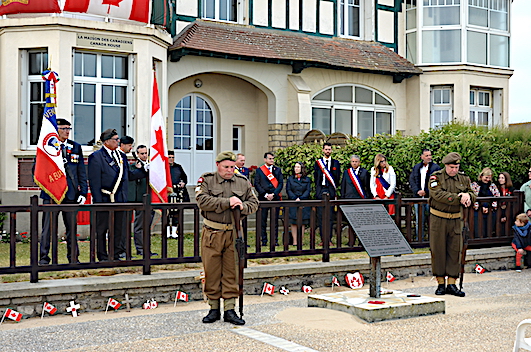 Photo illustrant la Cérémonie commémorative du 79ème Anniversaire à la maison des canadiens