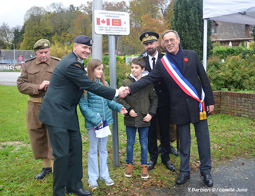 Photo illustrant l' Inauguration " Voie du Souvenir de la 1ère Armée Canadienne " à Hautot-sur- Seine